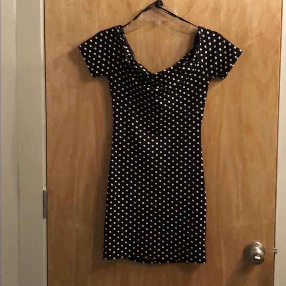 Very cute polka dot dress!